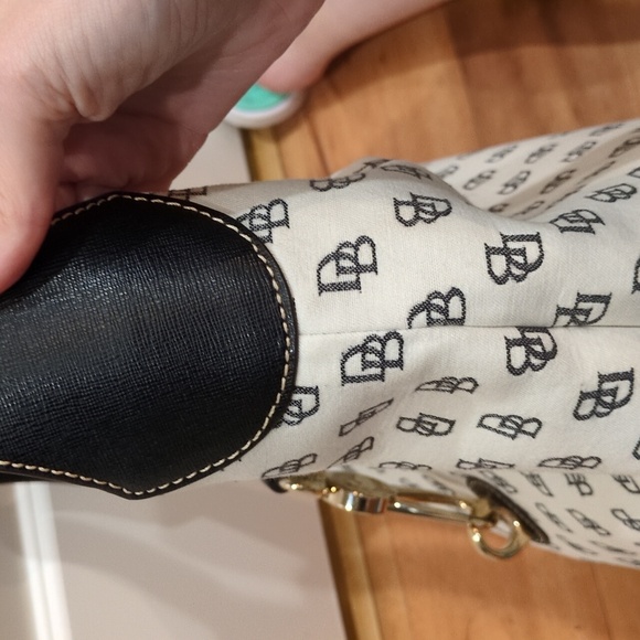 Dooney & Bourke White And Black monogtam Shoulder Hobo Bag Turnlock With Dustbag - Picture 13 of 17